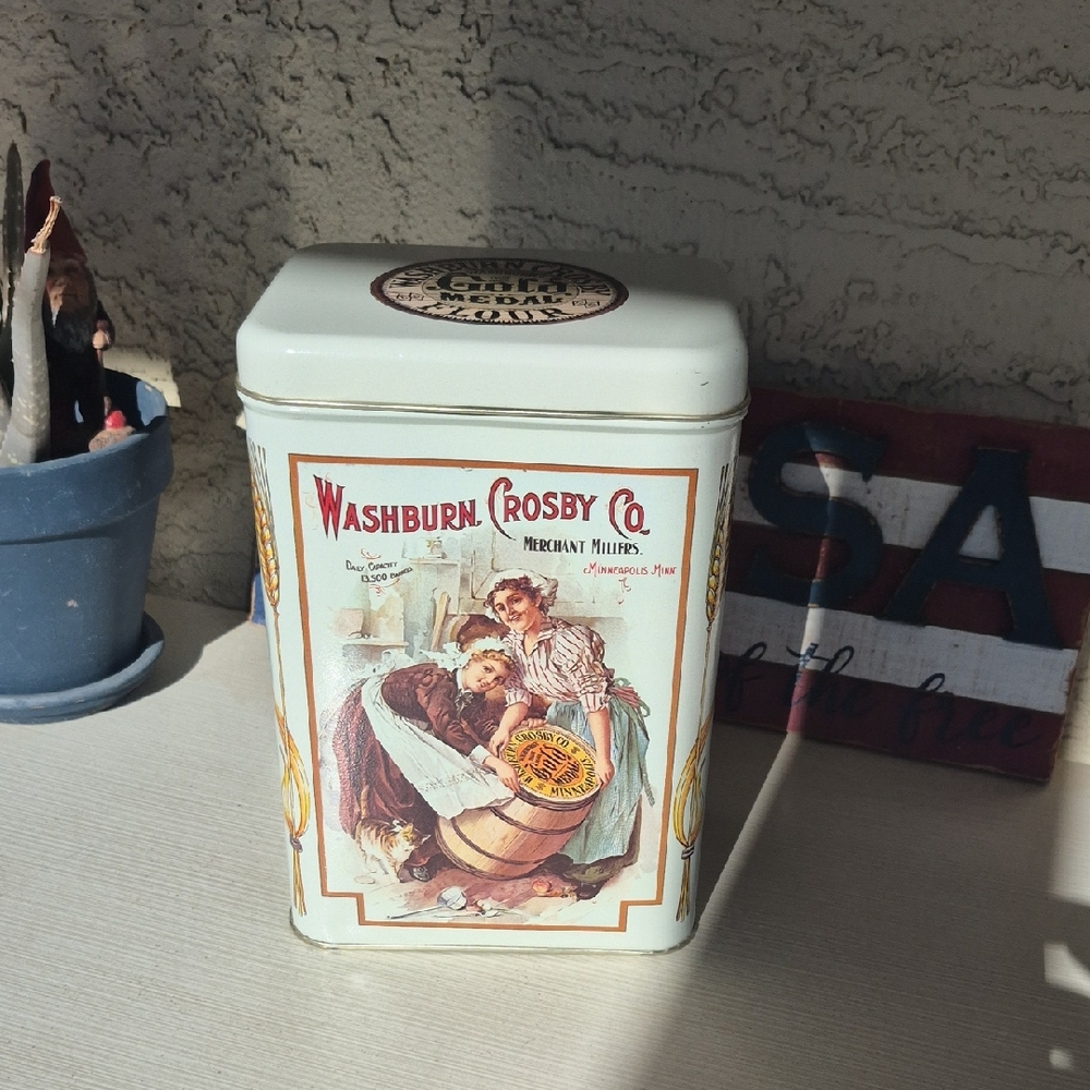 Gold Medal Vintage-Inspired Cream and Gold Tin